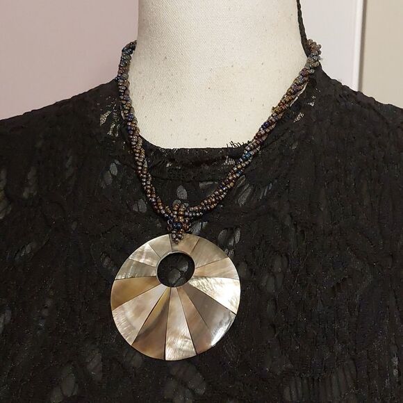 Pinwheel MOP Shell Disc Pendant Twisted Beaded Strands Necklace - Picture 3 of 6